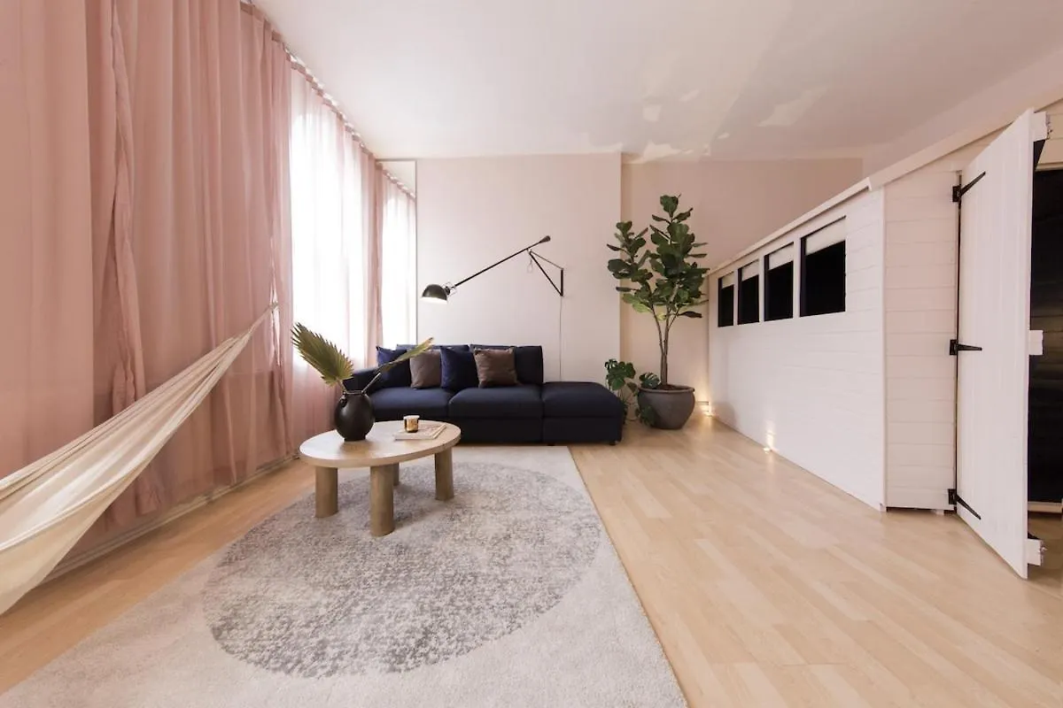 Loft W 100Inch Cinema, Premium Mattress & Hammock, By The Design Traveller Apartment London