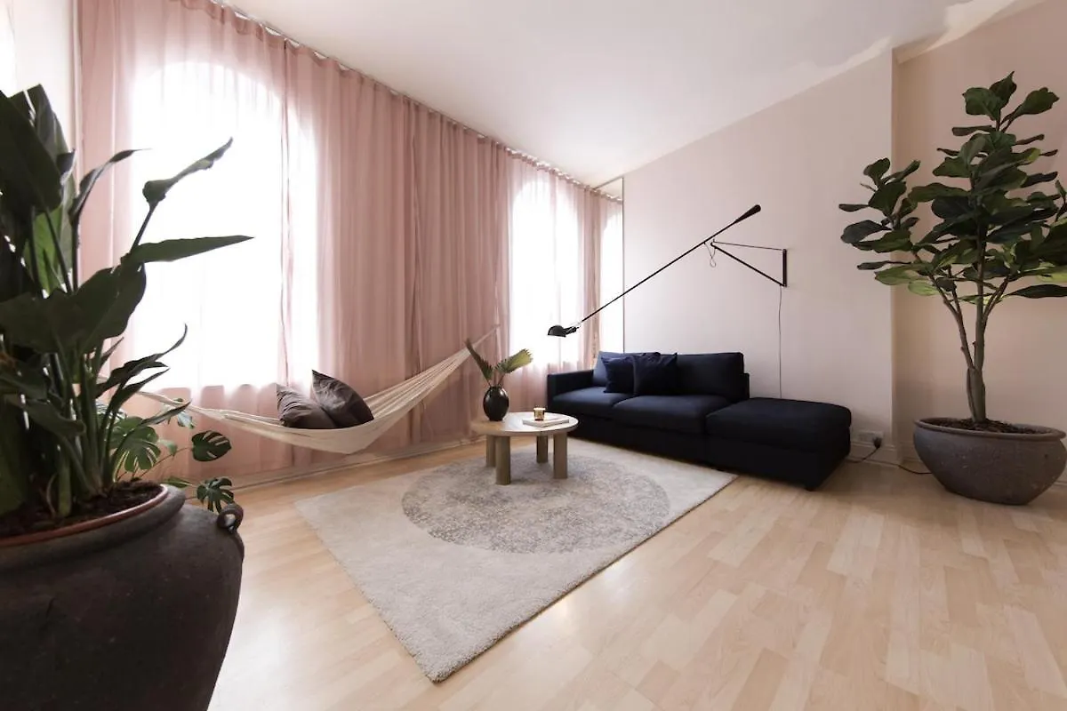 Loft W 100Inch Cinema, Premium Mattress & Hammock, By The Design Traveller Apartment London United Kingdom