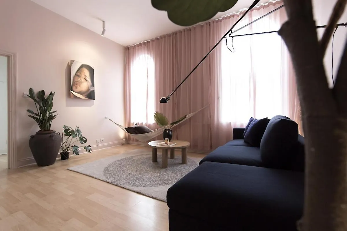 Loft W 100Inch Cinema, Premium Mattress & Hammock, By The Design Traveller Apartment London 0*,